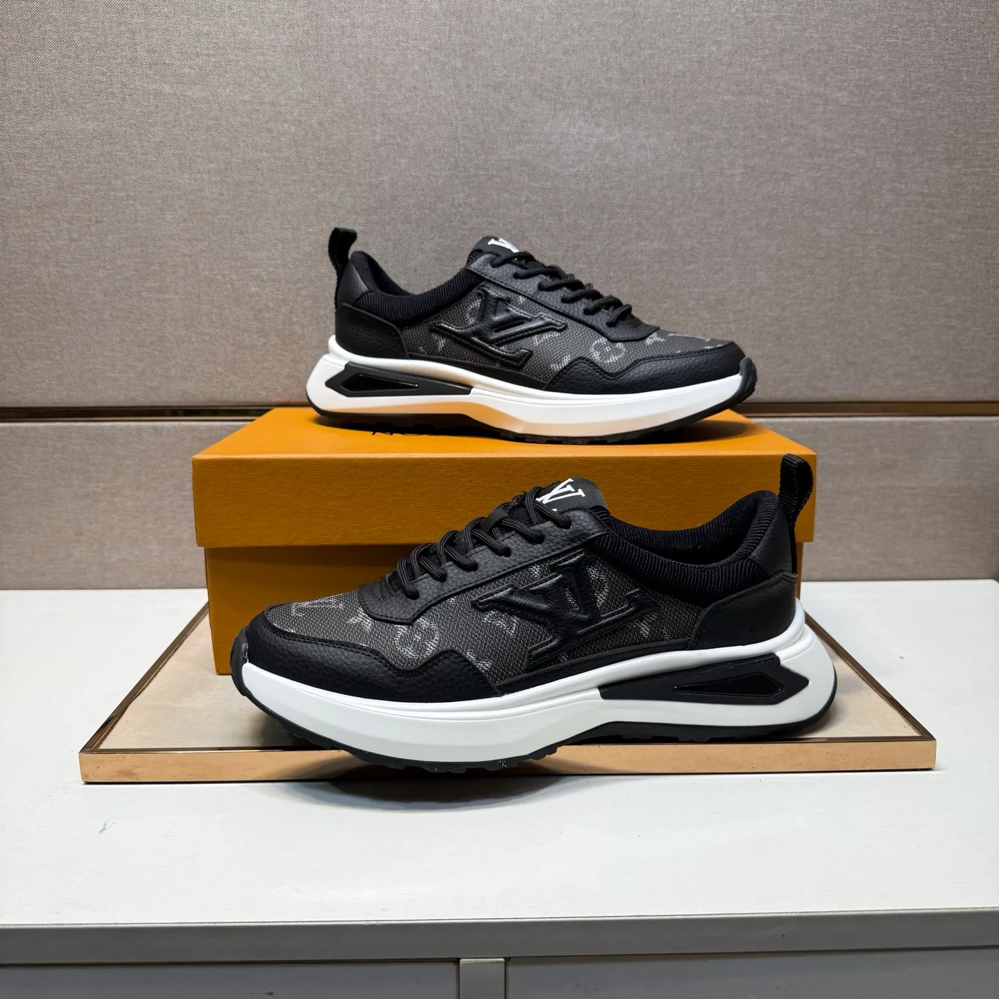 Men's men's shoes 💰pp462【LV～】men's casual shoes 2025z cabinet sales simultaneously 🔶Size: 38-44 #️⃣ 🔷3 colors🔜The upper is made of multi-material splicing➕Mesh lining, comfortable and breathable, sole: original comfortable and wear-resistant outsole, ⚠️real thing📱photographed🎬real thing is better📢📢📢